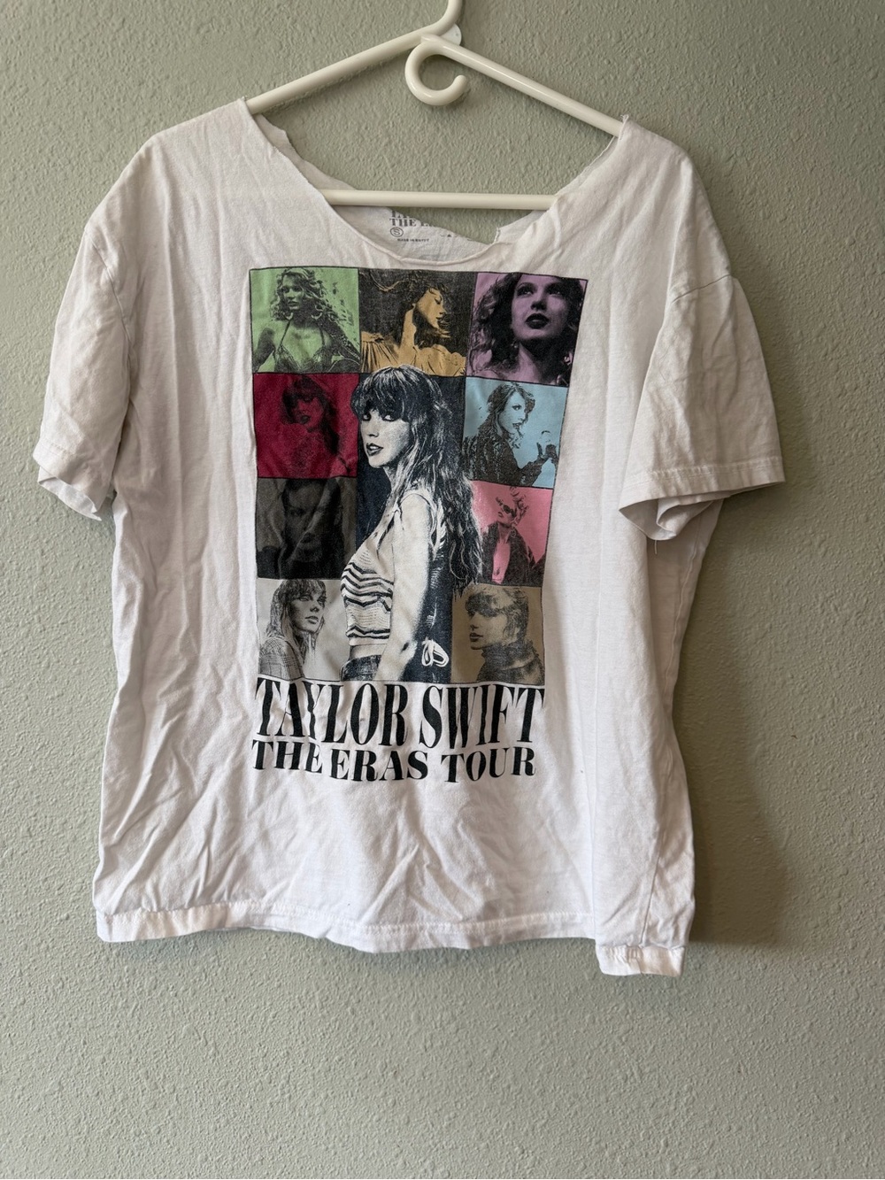 White Graphic Tour Tee - The Eras Tour(neck cut)